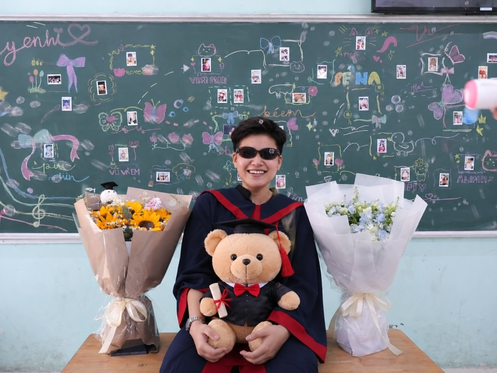 gau bong tot nghiep ky niem ra truon
